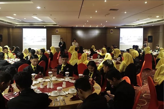 Table Manner di Hotel Selika Mulya